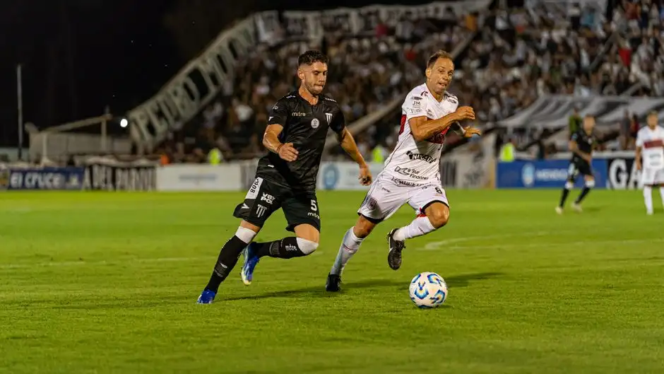 Beşiktaş, Fenerbahçe deplasmanında 2-1 kazandı